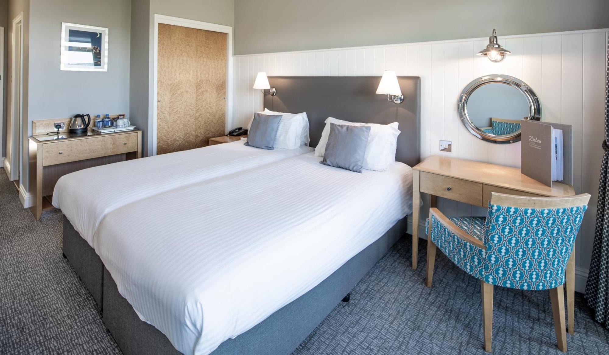 Hotel Cristina St Lawrence Экстерьер фото