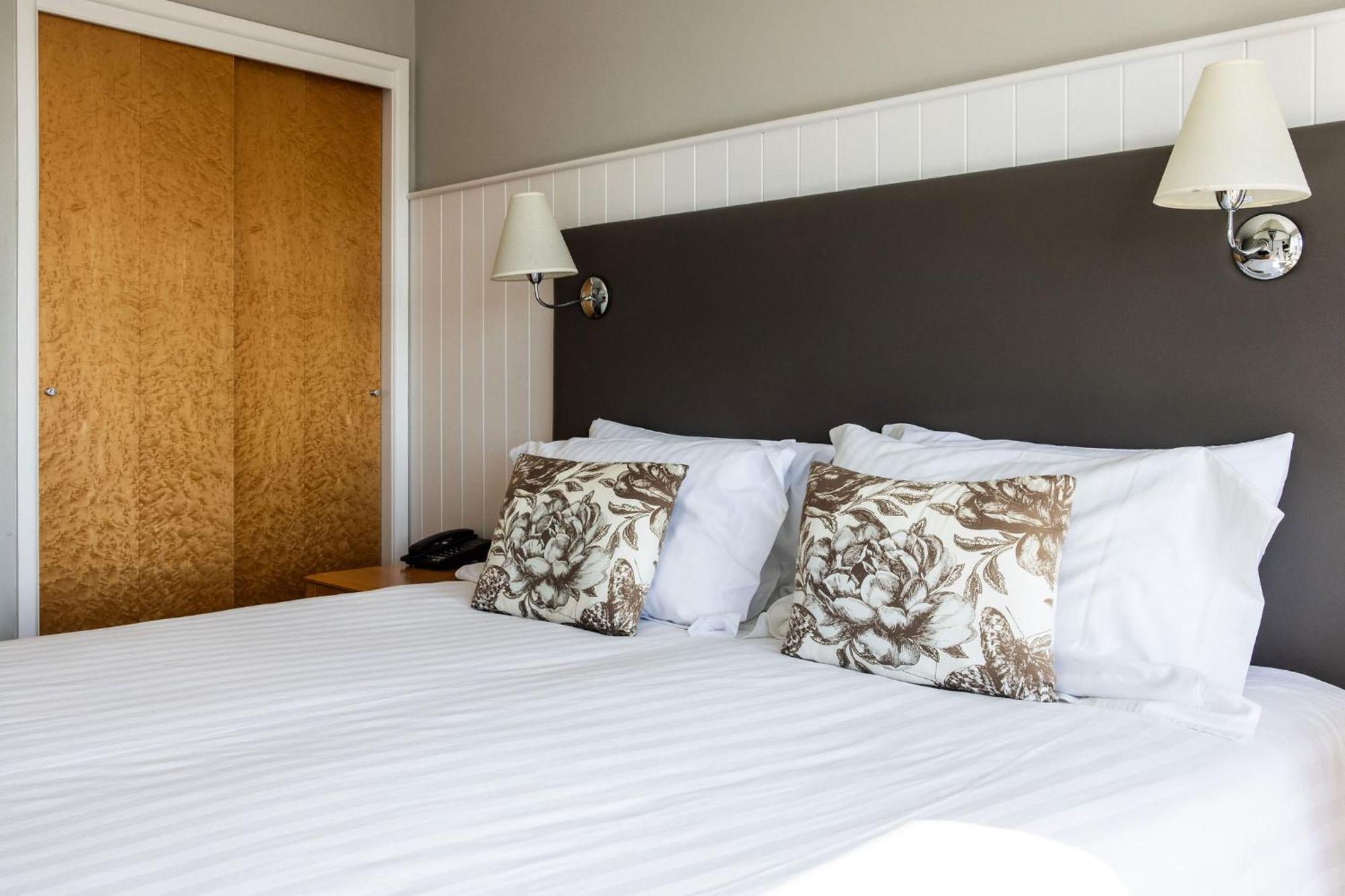 Hotel Cristina St Lawrence Экстерьер фото