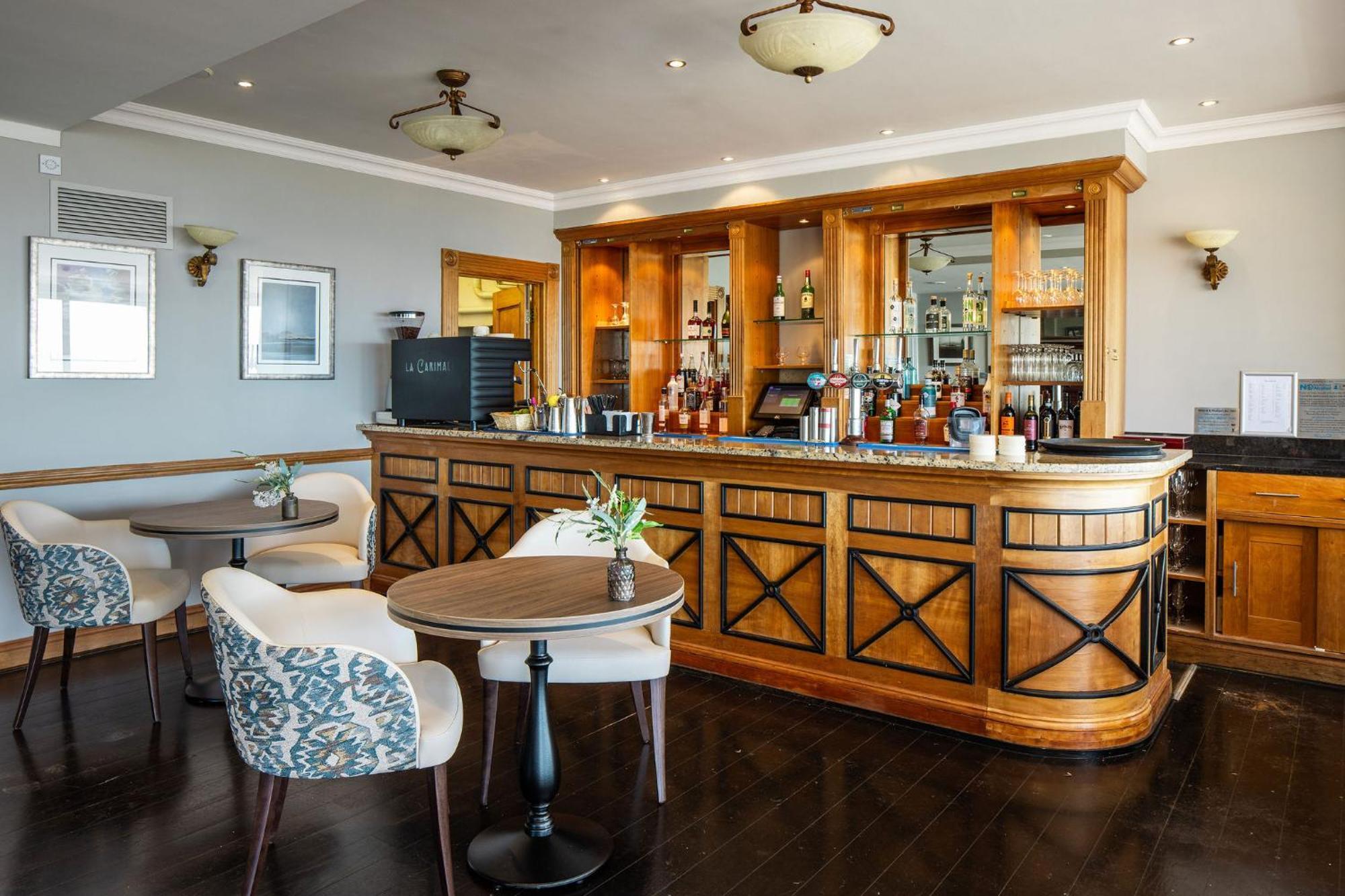 Hotel Cristina St Lawrence Экстерьер фото